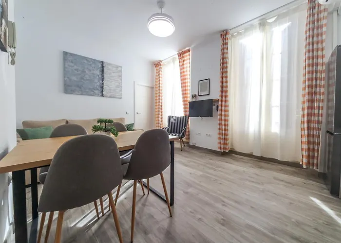 Cozy 1br Picasso By Easytrip Διαμέρισμα